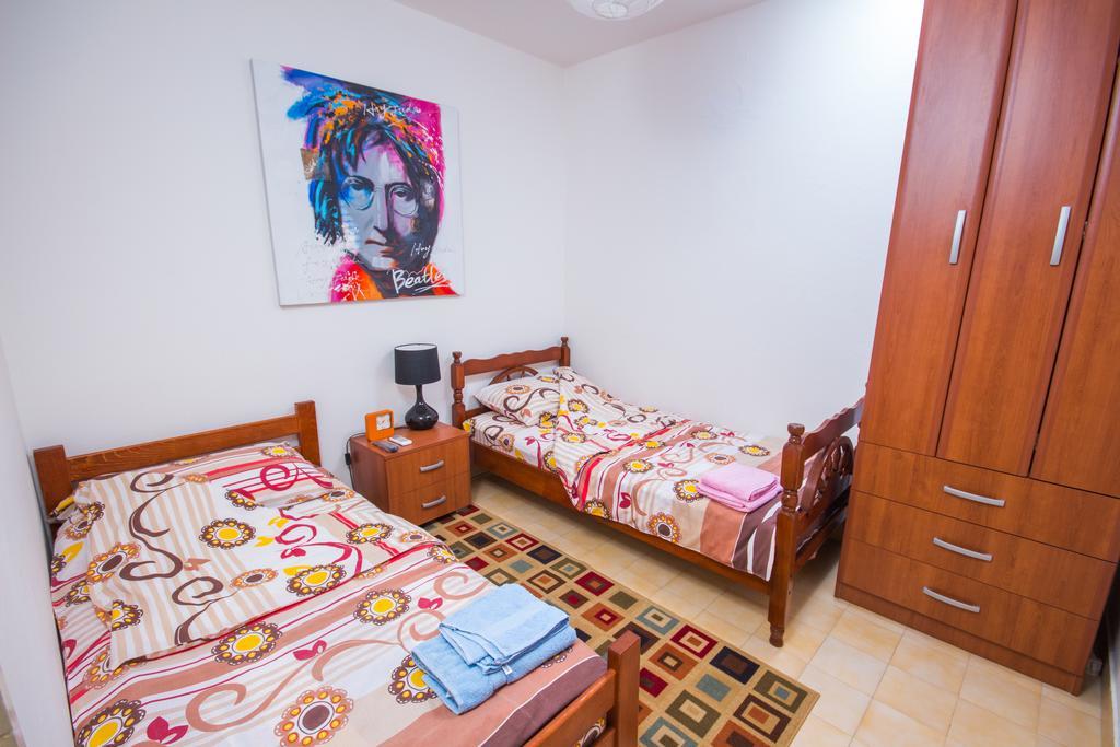 Apartments Beachfront Котор Екстер'єр фото