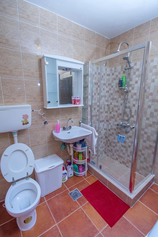 Apartments Beachfront Котор Екстер'єр фото
