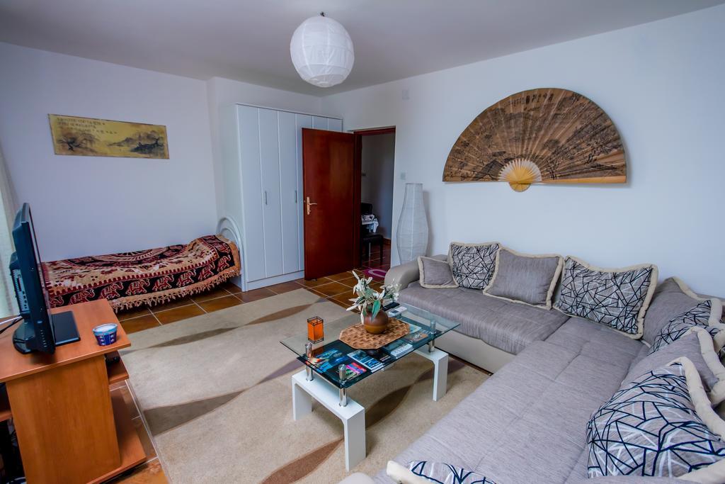 Apartments Beachfront Котор Екстер'єр фото