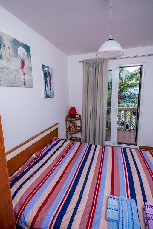 Apartments Beachfront Котор Екстер'єр фото